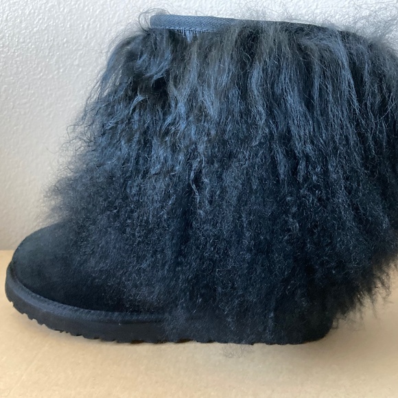 UGG CLASSIC SHORT MONGOLIAN CUFF FUR SHEEPSKIN BOOTS BLACK SIZE 8 - Picture 7 of 16
